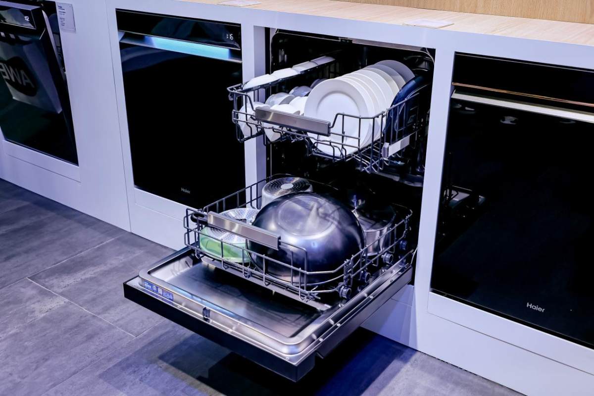 除了洗碗还能洗锅！海尔双面洗洗碗机锅碗同时洗(图2)