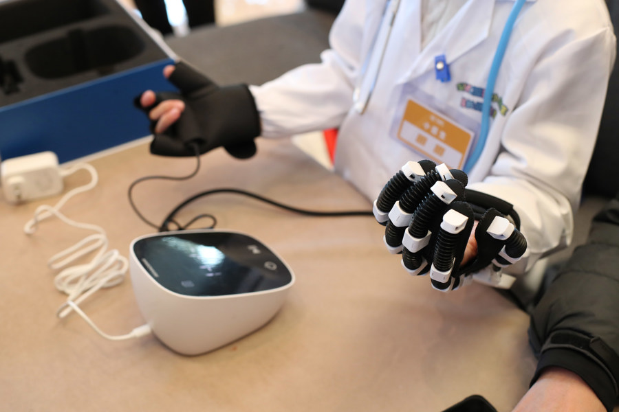 傅利叶机器人应用于就医场景，孩子们走进上海国际医学中心感受智能康复科技(图5)