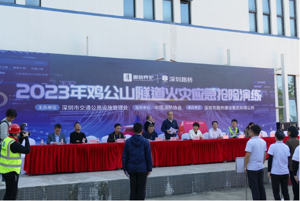 隧道火灾束手无策？力升高科千度耐高温消防机器人给出了解决方案！(图1)