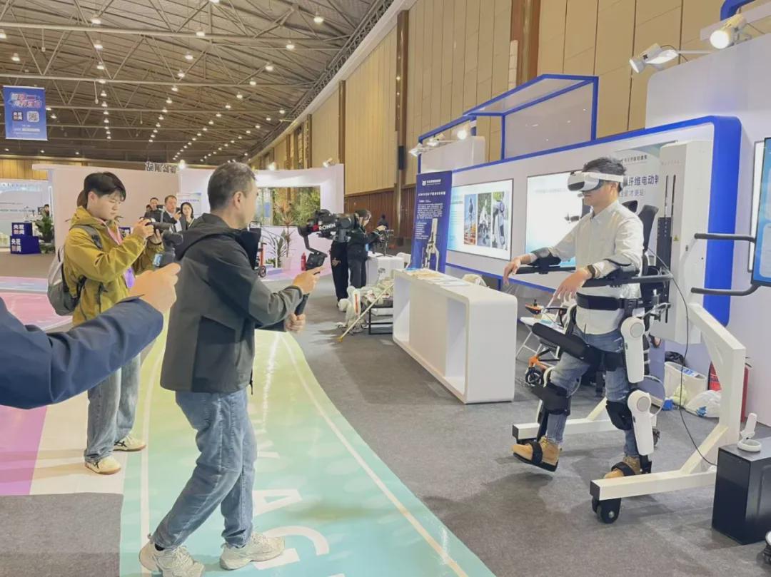 拿下关键融资！这家成都机器人公司正将“脑机接口+外骨骼”带入市场(图6)