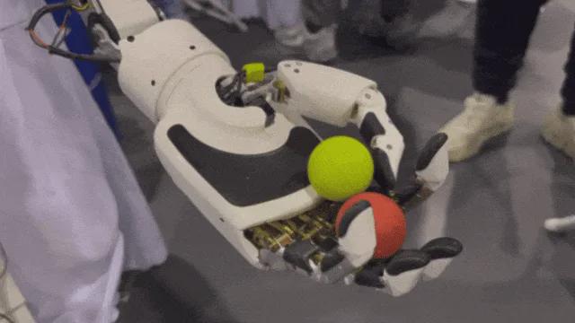 傅利叶、松延动力狂吸数亿资金！8月机器人融资月报，人形机器人+核心零部件赛道爆发(图14)