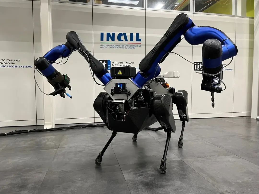  四足双臂展现无穷潜力！意大利理工学提出新型协作控制系统，实现机器人沉浸式遥控操作！(图1)